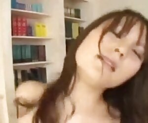 Video Xxx wanita matang dalam bahasa Sepanyol yang mencapai orgasme semasa menerima.