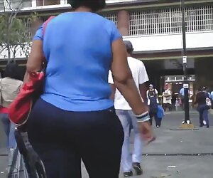 Dubur Colombia ini matang panas di pantai.
