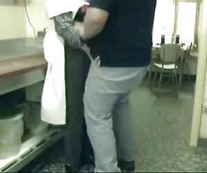Ibu saya yang keriting berseronok dengan video dewasa muda saya pada kamera. Tersembunyi.