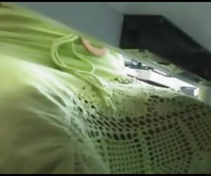 Bos menunjukkan puki Sepanyolnya - pembantu pejabat matang yang tersembunyi.