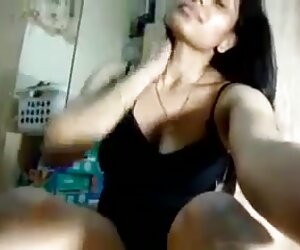 India Baru Matang MILF dengan Payudara Bermain.