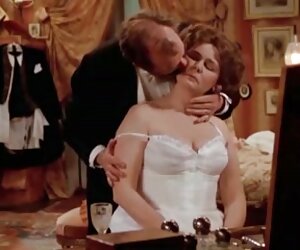 Filem sinematik persetubuhan dubur dengan wanita matang awek Fanny Vintage dan Alexandra.