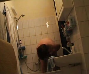 Nenek awek seksi ibu mertua dalam bilik air - kamera tersembunyi.