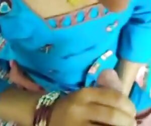 India aunty handjob kepada teman lelakinya, sarat dengan xxx lelaki dan perempuan tua.