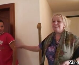 Nenek awek Peru yang nakal mengambil zakar segar ibunya.
