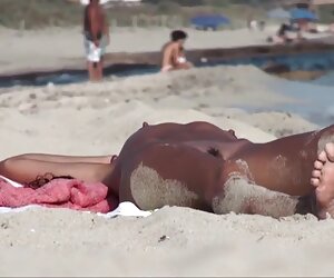 Matang dengan badan yang baik, intip di pantai.