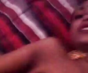 Pasangan India yang baru berkahwin seksi melakukan seks keras dengan video xxx tidur matang.
