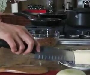 Seksi ibu sumbang mahram xxx amatur milf memasak bogel.