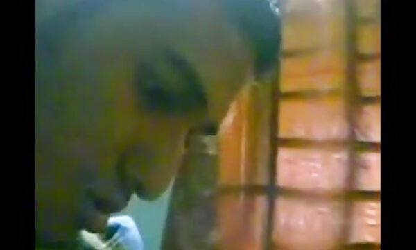 XXX Makcik India tidak meniduri anak saudaranya. Xxx, sial, sial.