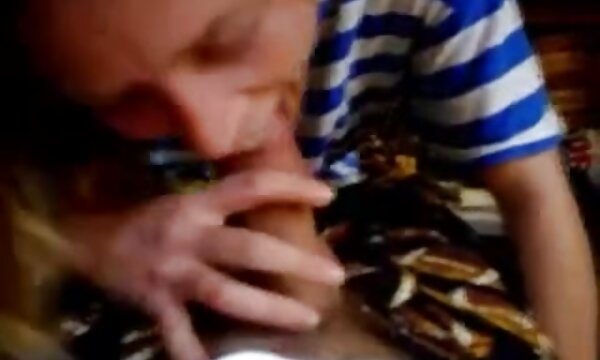 XXX Matang menelan air mani dalam mulut dan video seks lelaki tua.