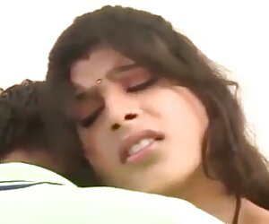 India kaya wanita matang mempunyai hubungan seks dengan teman lelaki.
