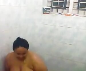 Adegan mandi seksi dan panas dengan aunties selatan video wanita india amatur.