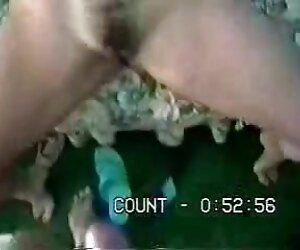 Video buatan sendiri seorang wanita matang miang dalam lingkungan empat puluhan dengan payudara besar melakukan hubungan seks.