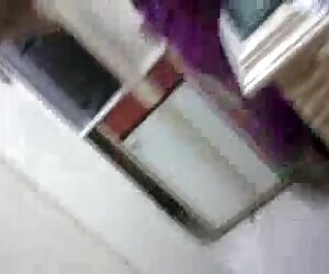 Menunjukkan pembantu rumah matang India saya di Skype.