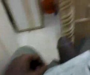 Menunjukkan pembantu rumah matang India saya di Skype.