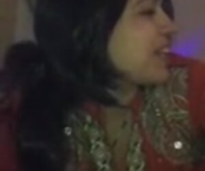 Makcik Pakistan membaca puisi kotor dan kadron xxx lama dalam punjabi.