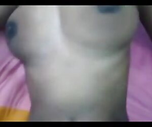 Bhabhi mengerang kuat pada batangnya sambil meniduri cucu suaminya.