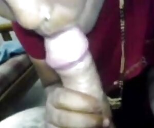 Gadis India bersaree merah bercinta dengan kekasih.
