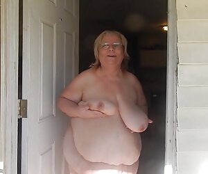 Dalam video dubur matang, pintu depan milf.