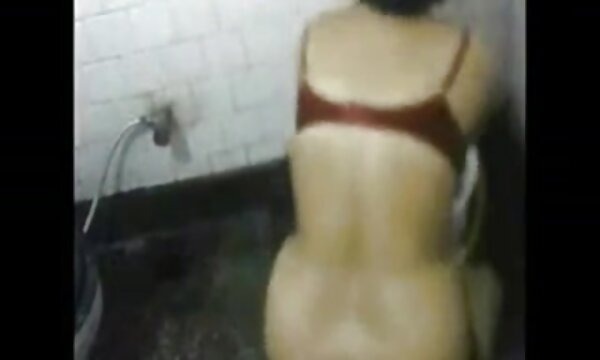 XXX Wanita Tua Bangla dengan Payudara Besar Desi Jiran Bhabi Mandi Dalam Kamera Tersembunyi.