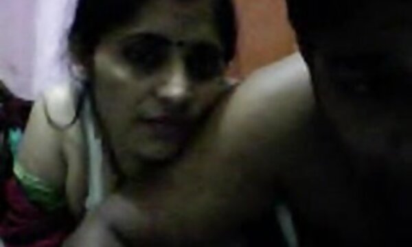 XXX Wanita tua India 70 tahun meniduri pasangan matang pada kamera web, India 4.