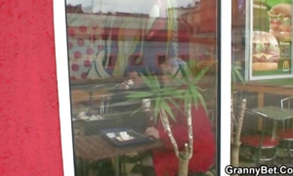 XXX Zakar ayam lapar nenek fucking wanita yang lebih tua mendapat ditumbuk.