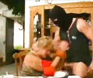Ibu Itali, bukan nenek pencurinya, mendapat fucked oleh pencuri matang panas.