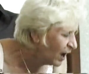 Dan menonton video lucah dengan nenek yang matang bercinta dengan keras.