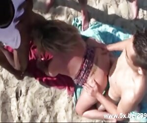 Perancis matang Sepanyol wanita matang fucked dalam empat orang dewasa kumpulan seks di pantai.