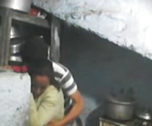 Lelaki India Utara membetulkan kamera dan meniduri auntynya wanita seksi saya.