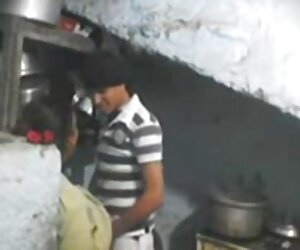 Lelaki India Utara membetulkan kamera dan meniduri auntynya wanita seksi saya.