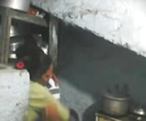 Lelaki India Utara membetulkan kamera dan meniduri auntynya wanita seksi saya.