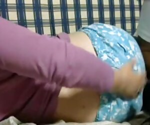 Suami India mahu komen daripada isteri wanita matang yang sangat panas tentang seksualitinya.