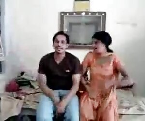 Teman lelaki Ravi menghisap jiran veteran Rani, penuh dengan na.