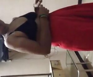 Makcik India tua dan muda 1322 menonton video wanita Sepanyol yang matang.