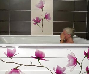 Cantik muda matang ibu dengan xxx nenek video, zakar/batang masuk ke dalam dia berbulu pussy.