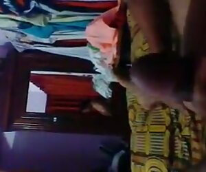 Seks pasangan India antara nenek dan cucu perempuan, menyeronokkan untuk orang dewasa.