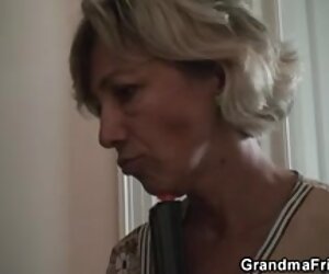 Hot bertiga matang, video matang buatan sendiri sebenar dengan babe.