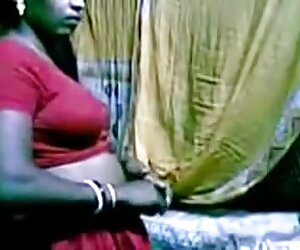 Video pembantu rumah India wanita berbogel di rumah horney.