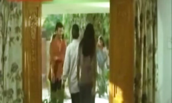 XXX Aunty India panas cuba untuk memuaskan hati pelanggannya di hotel, wanita matang yang sangat panas.