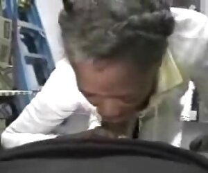 Nenek hitam, wanita tidak setia dengan payudara besar yang panas.