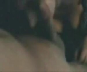 Pasangan matang India Punjabi yang sangat seksi dalam video hd melakukan hubungan seks buatan sendiri di hotel.