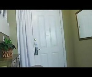 Video handjob ibu Itali matang.