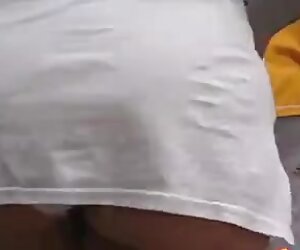 Keldai MILF Sepanyol tulen di khalayak ramai.