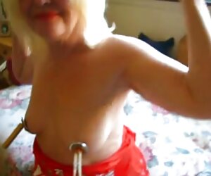 Puting memancut, video lucah matang Sepanyol yang seksi, emas dan perak, dengan pingat dan otot.