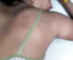 Makcik India meniduri nenek, memberikan blowjob dan mendapat fucked.