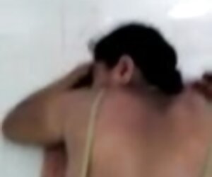 Makcik India meniduri nenek, memberikan blowjob dan mendapat fucked.