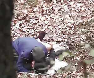 Nenek siri TV memberikan hutan blowjob - hutan liar.