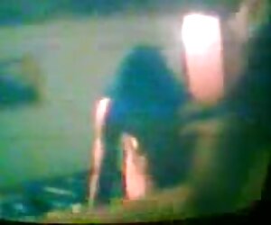 Sekarang! Video XXX ibu dan anak lelaki, dirakam pada kamera pengintip, tempat ibu mengintip ibu saudara selepas mandi.