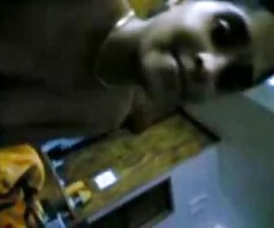 Video lucah seksi makcik Kerala dengan blowjob menyusu.